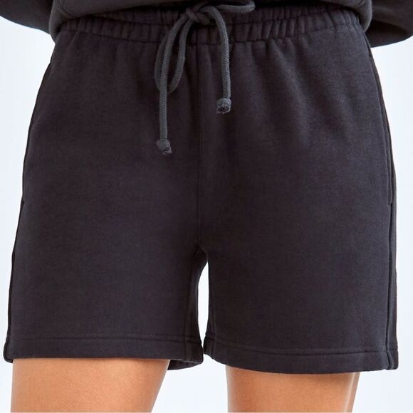 NWT Aritzia TNA Cozy Fleece Boyfriend Hi-Rise Mini Short Black- Size XL - Picture 2 of 9